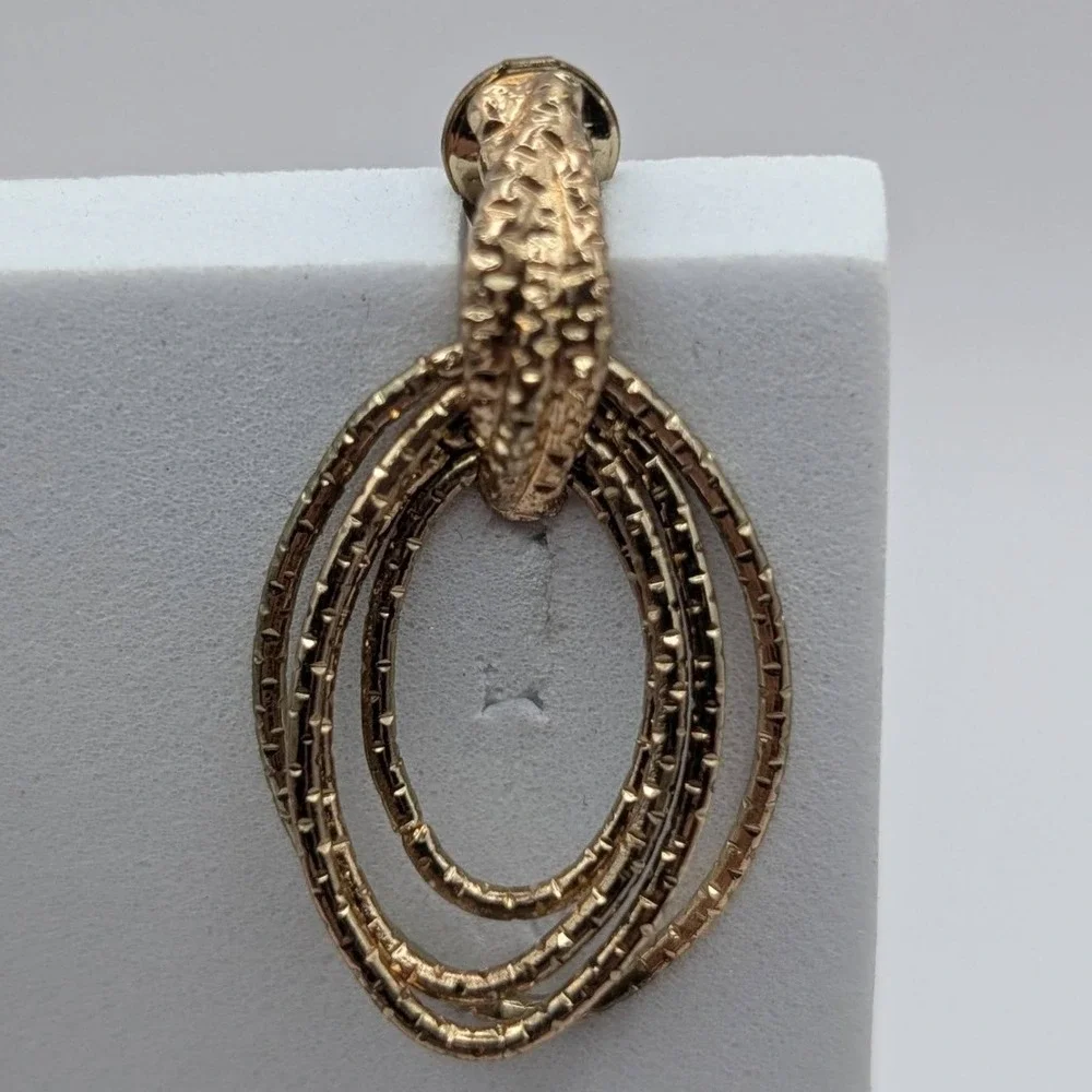 Vintage Napier Gold Tone Triple Oval‎ Hoop Clip On Earrings Signed HMN Textured